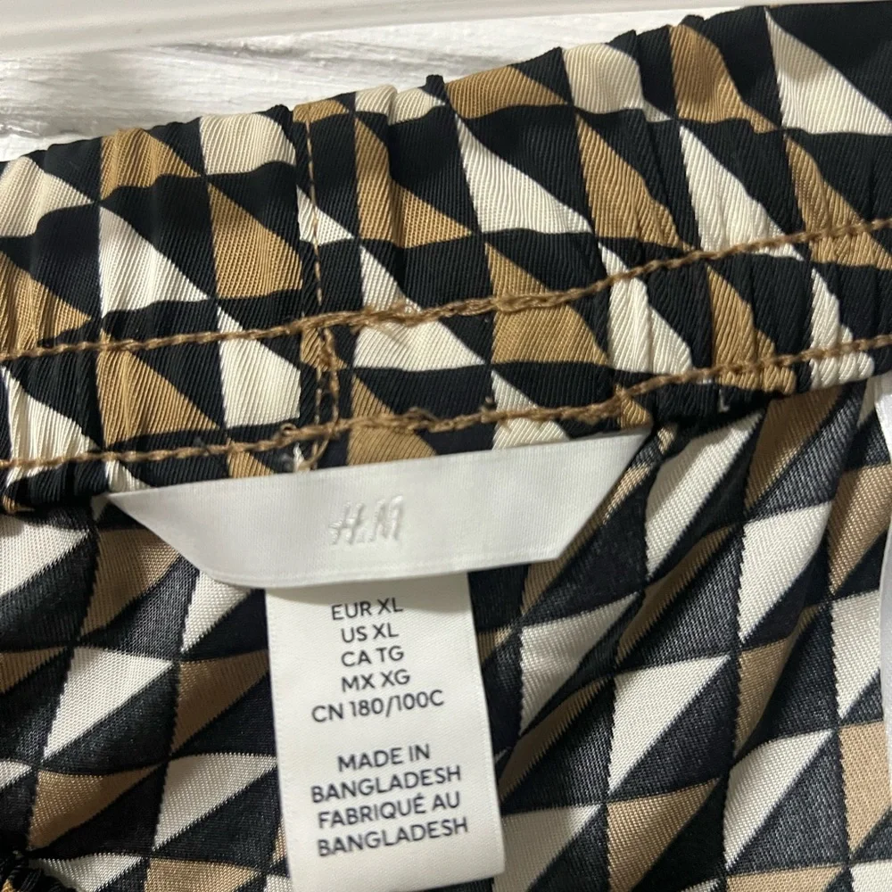 H &M Geometric Patterned co-ord Set - Picture 6 of 6